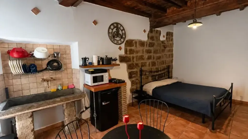 Köök - Rustic Studio with Historical Features in Bagnaia, Viterbo