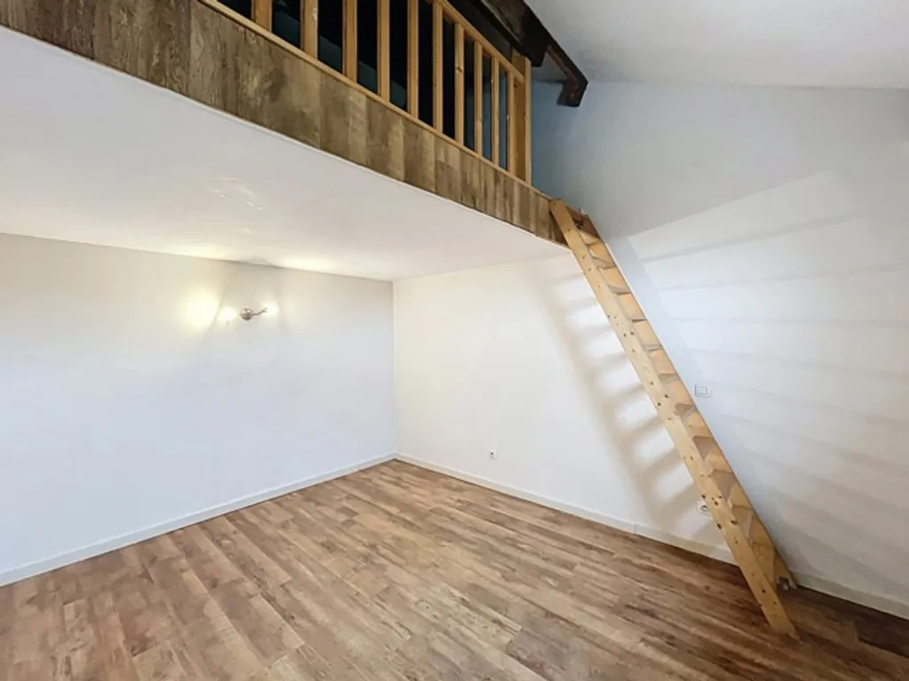 Pièces - Duplex Rénové avec Balcon à Flawinne, Namur