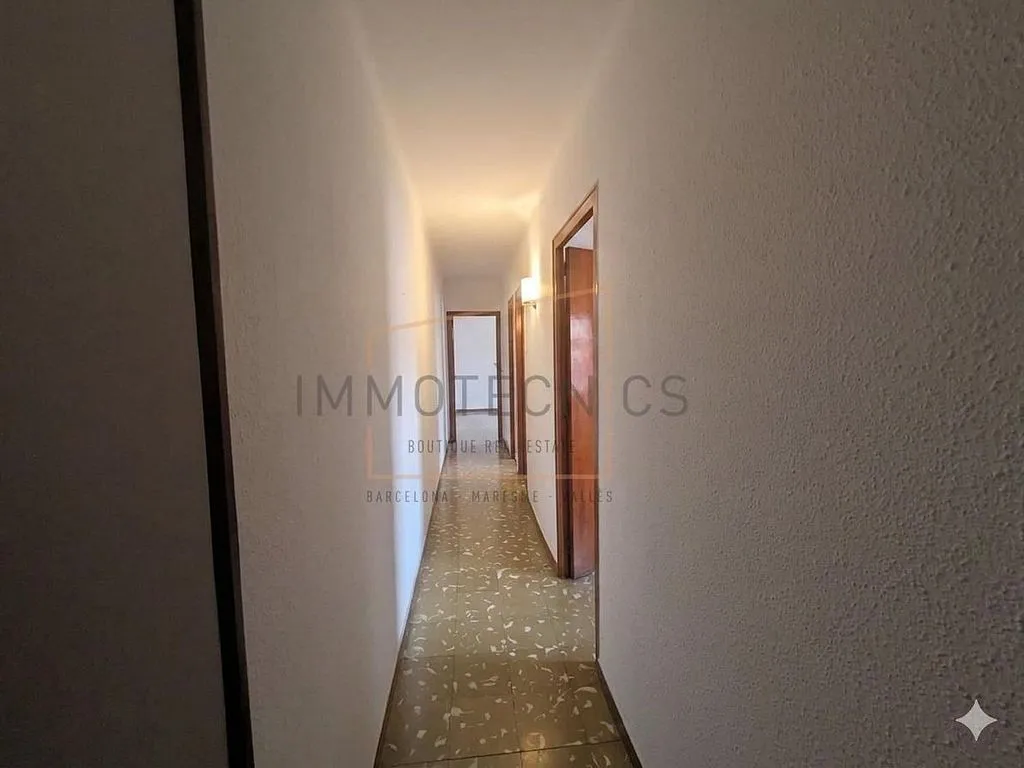 Entrée - Apartment with Balcony in L'Hostal - Lledoner