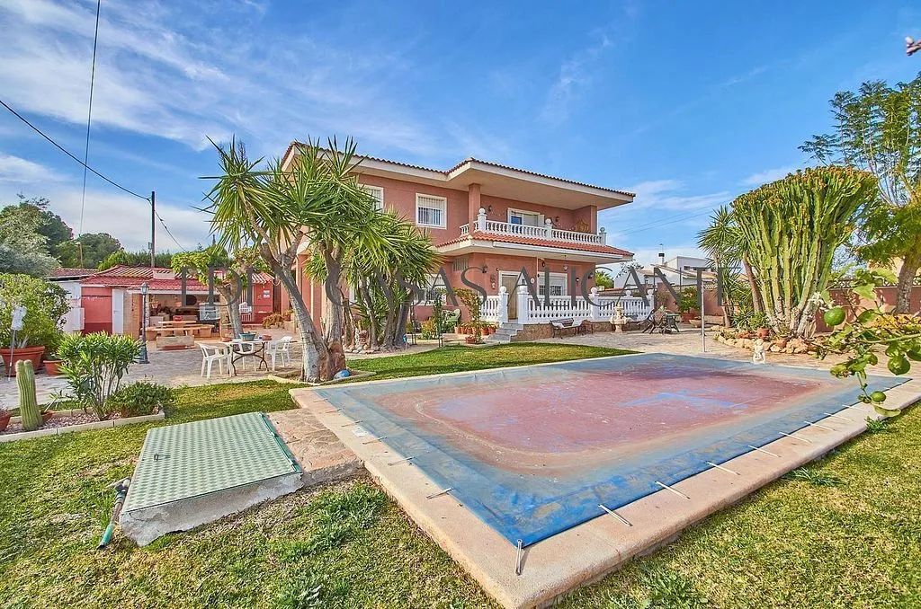 Bassein - Classic Chalet with Pool in Mutxamel