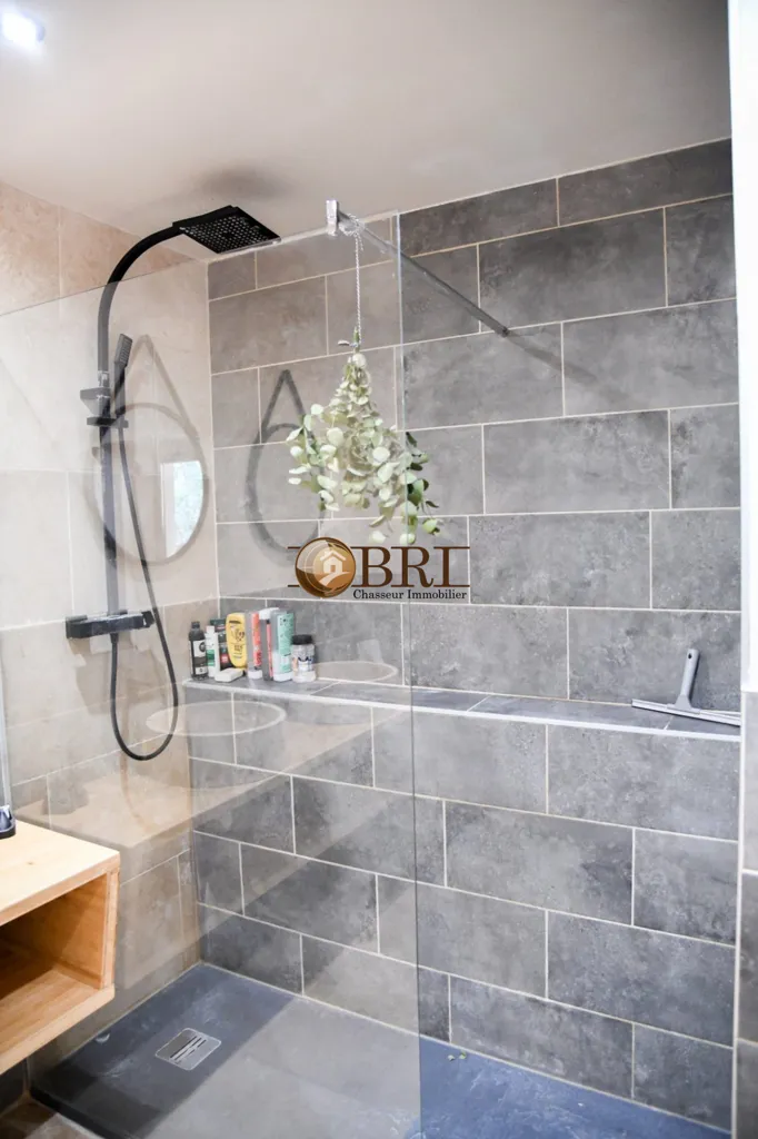 Salles de bain - Duplex Rénové avec Balcon à Voiron
