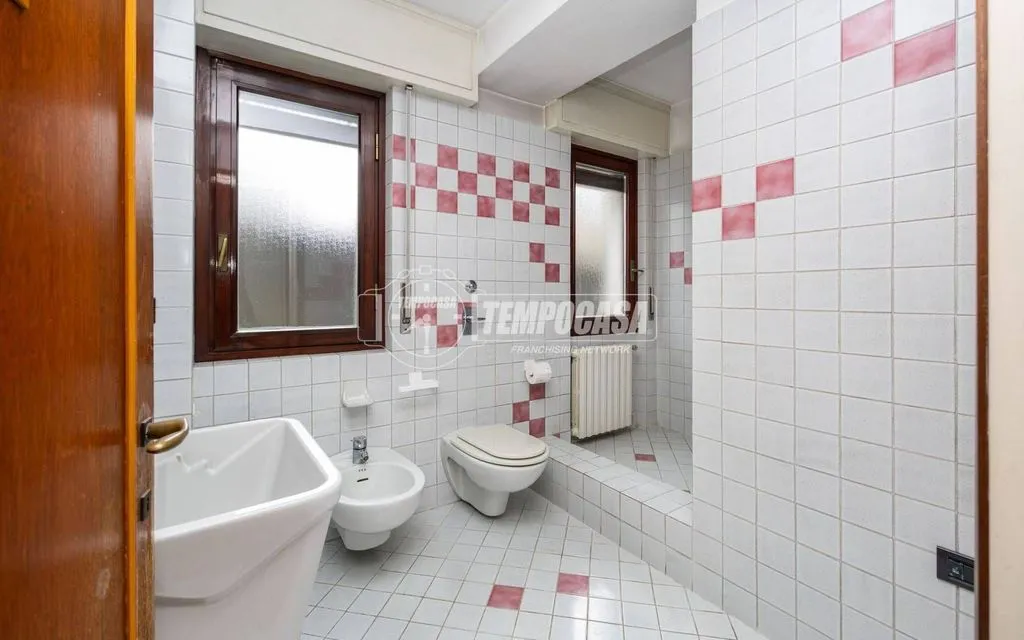 Bathrooms - Luxury Villa with Pool in Melzo, Lombardy