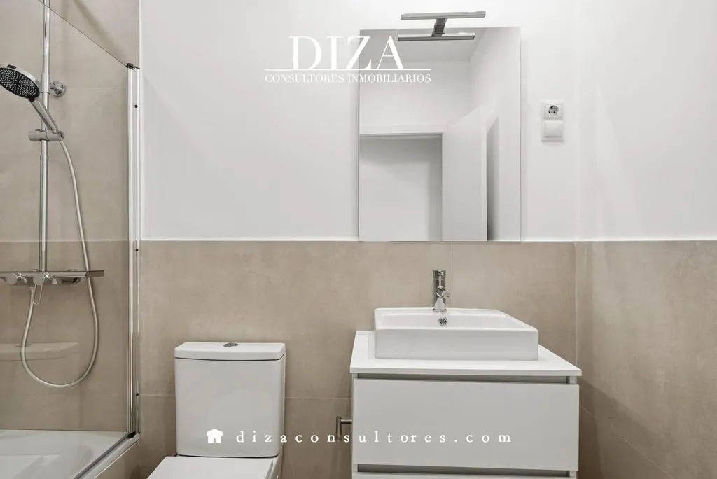 Bathrooms - Luxury Flat with West View in Ibiza, Madrid