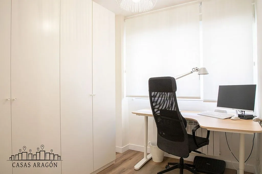 Bureau - Modernised Flat with South View in Lausana