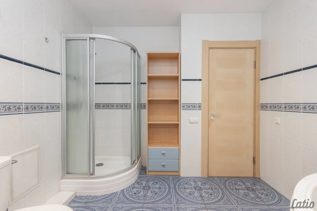 Salles de bain - 3-Bedroom Apartment with Terrace in Riga