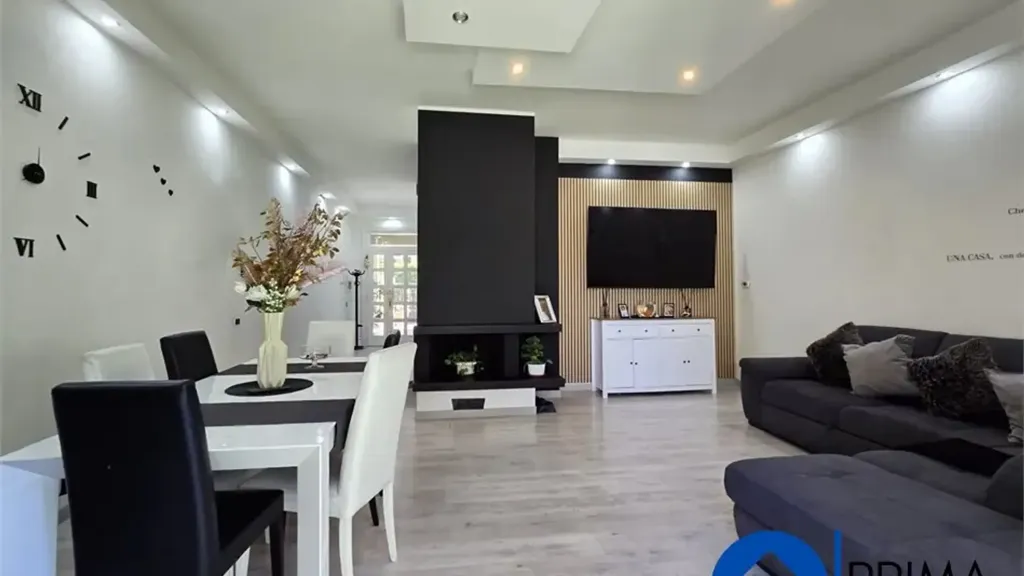 Living Room - Villa with Two Gardens on Viale Donatelli, Terni