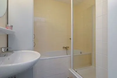 Salles de bain - Bovenwoning with 2 Bedrooms in Dordrecht
