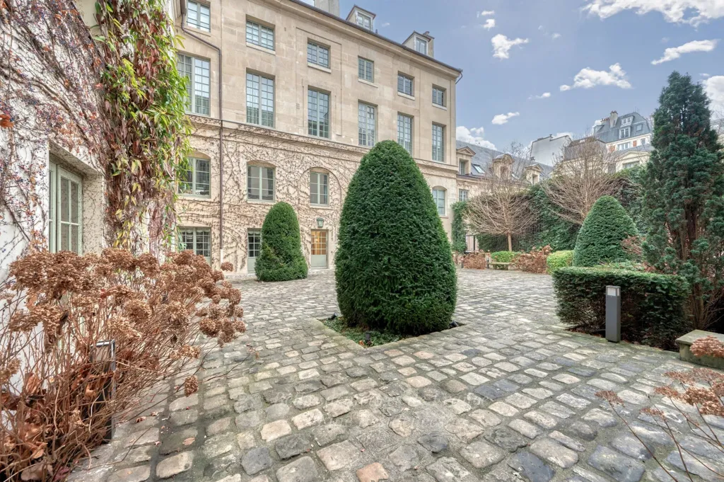Garden - Period Charm Triplex with Seine View in Paris 5th