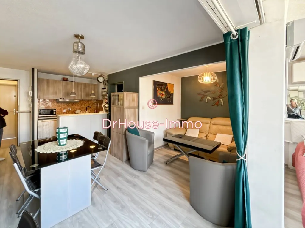 Dining Room - 2-Bedroom Apartment with Parking in Sète