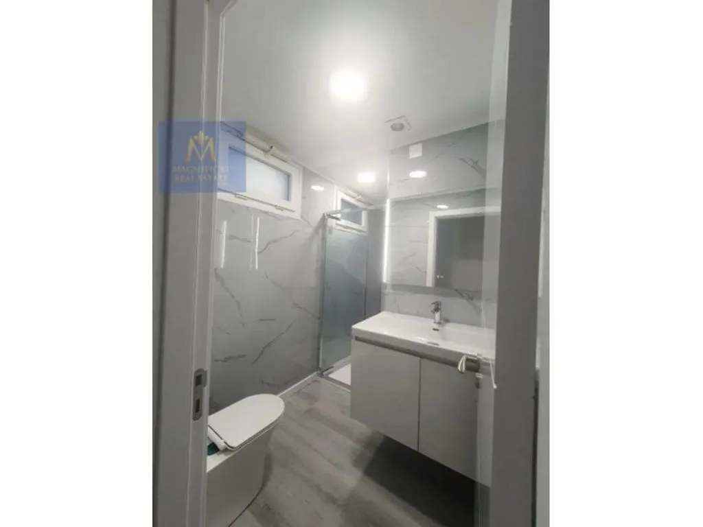 Salles de bain - Remodelled 2-Bedroom Apartment in Central Oeiras