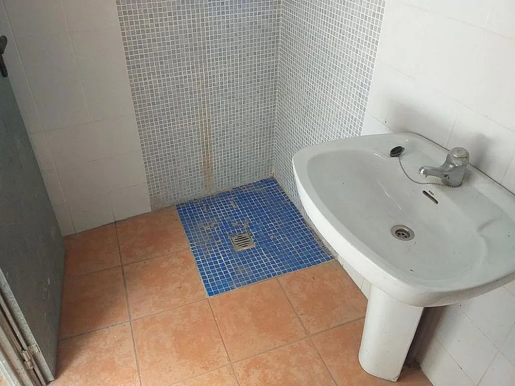Vannitoad - 1-Bedroom House for Renovation in Elda