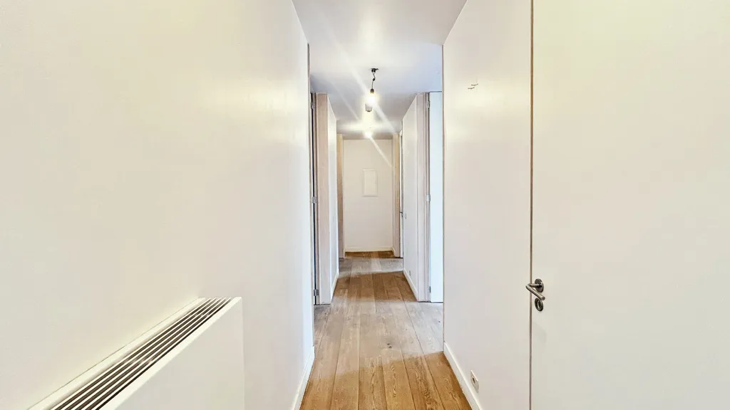 Hallway - Duplex Apartment with City Centre View in Brussels