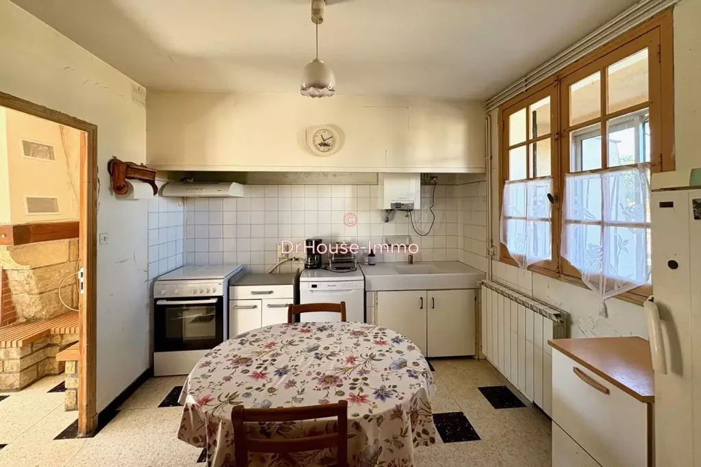 Köök - 70s House with Garden in Convenient Location