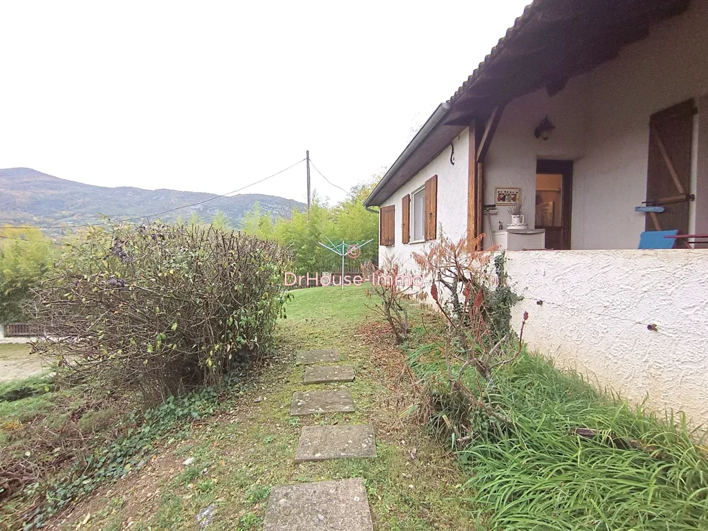 Jardin - Maison Indépendante avec Grand Terrain à Proximité