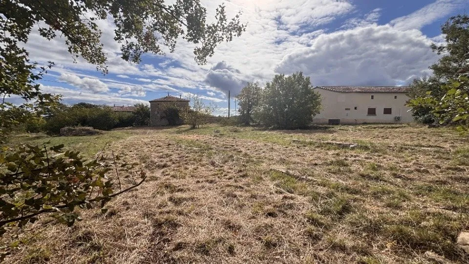 Aed - Contemporary Villa with Garden in Courry