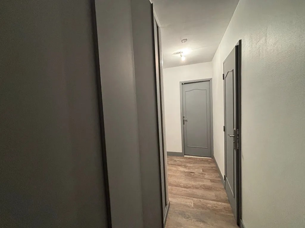 Esik - 3-Bed Apartment with West View in Châtellerault