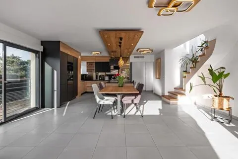 Salle à manger - Appartement Moderne avec Solarium à Fréjus