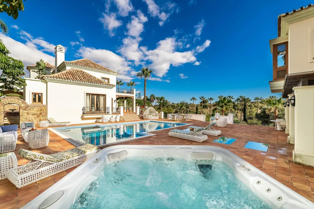 Piscine - Luxury Villa with Pool in Estepona