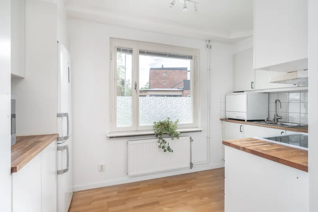 Köök - Apartment with Potential in Solhjulet