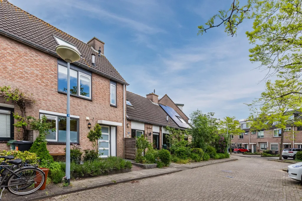 Välivaade - Family Home with Attic in Overbos, Hoofddorp