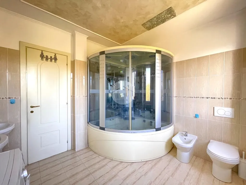 Salles de bain - Renovated Apartment with Mountain View in Brescia