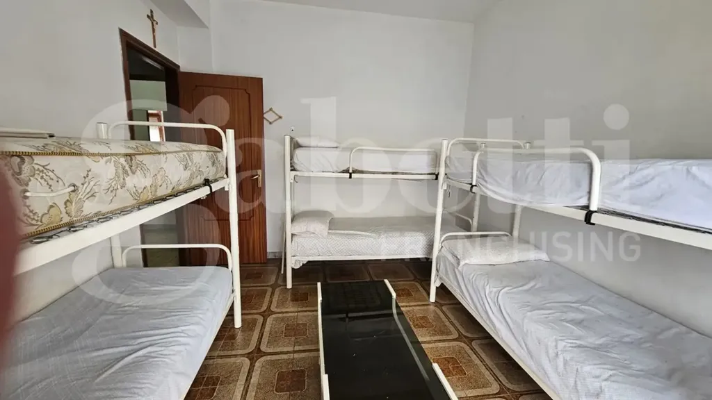 Chambres - 3-Bedroom Apartment with Balcony in Scalea