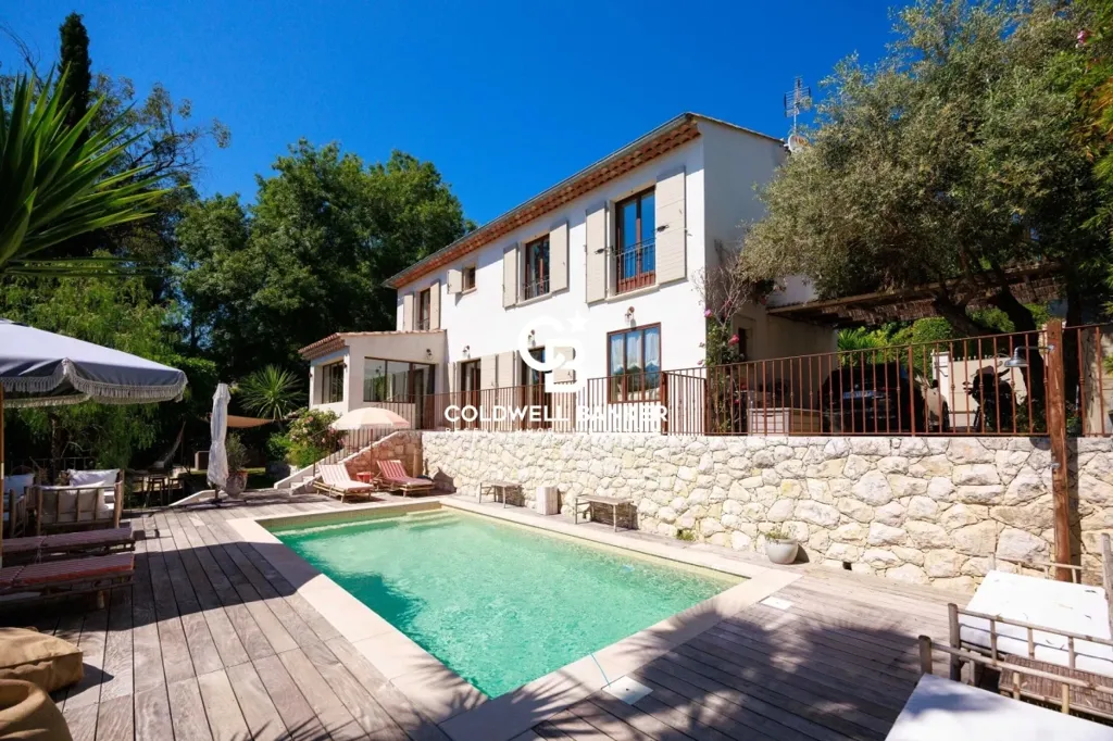 Piscine - Villa Contemporaine avec Piscine à Saint-Paul-de-Vence