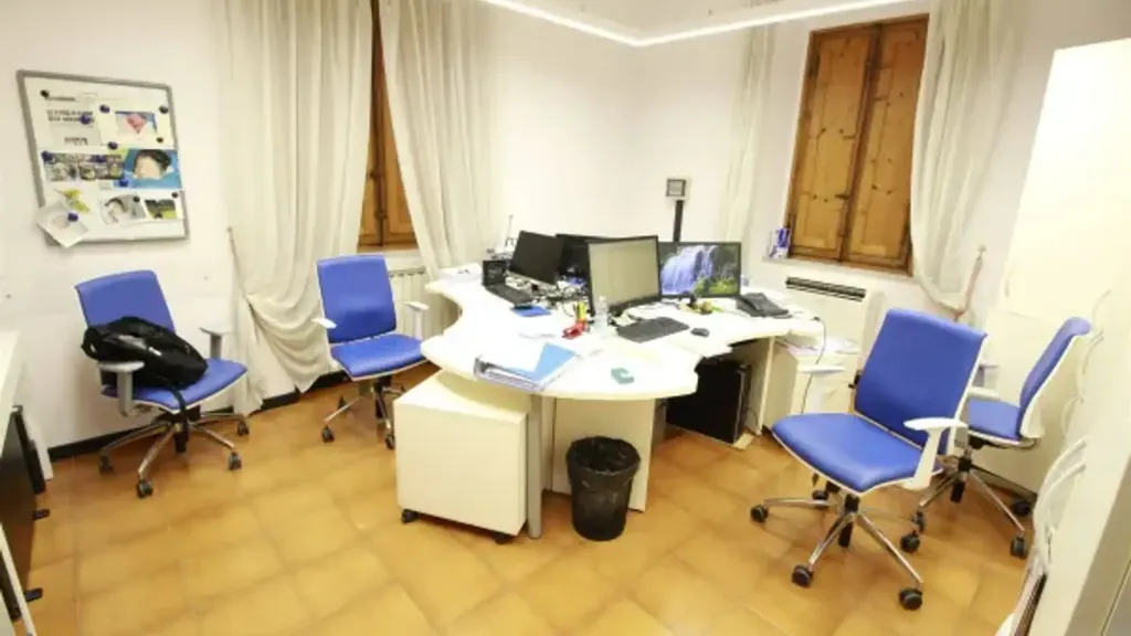 Office - Luxury Villa with Office Use in Lucca