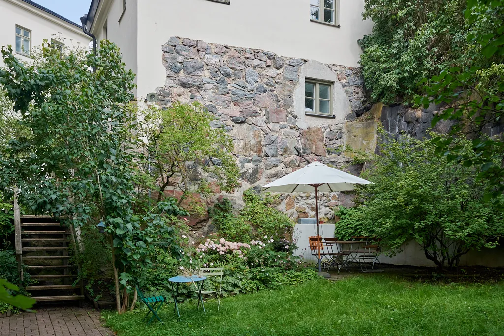 Jardin - 3-Bedroom Apartment with Park View in Södermalm