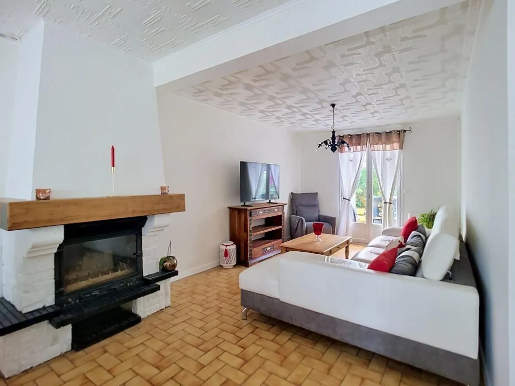 Elutuba - Quiet House with Veranda in Avrillé