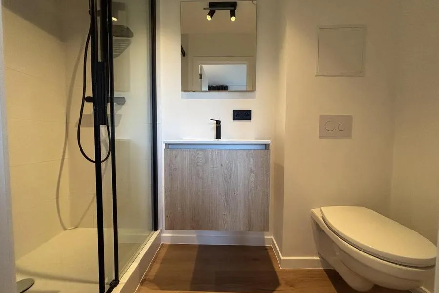 Salles de bain - Studio Rénové à Heverlee, Près de Leuven