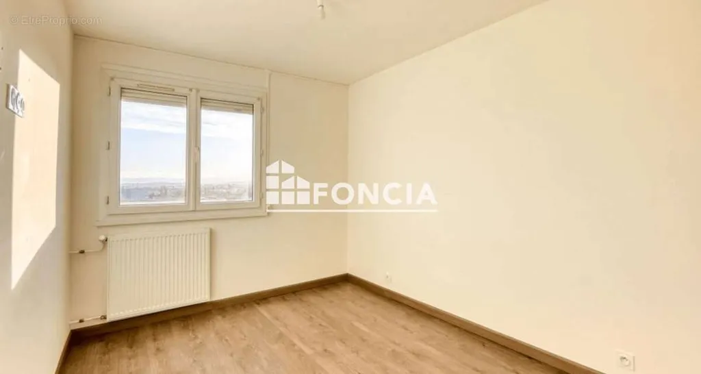 Pièces - Appartement Refait à Neuf avec Balcon à Sirocco