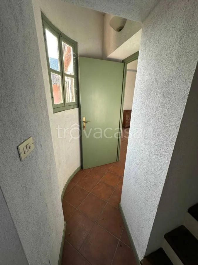 Entrée - Characterful Triplex with Terraces in Pagno