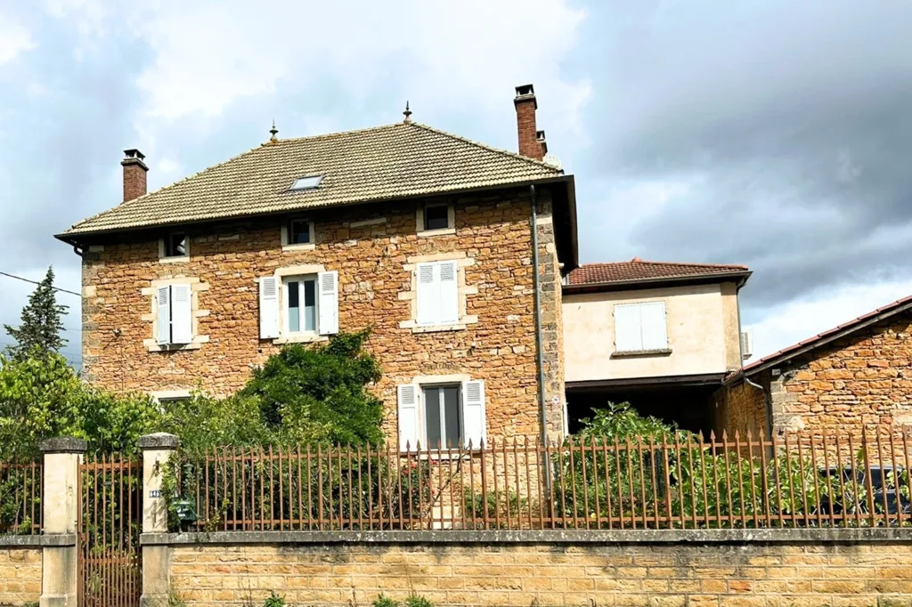 Välivaade - Stone Cottage with Pool in Gleizé