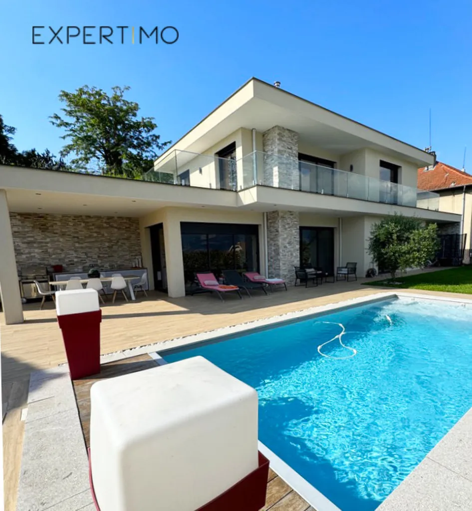 Piscina - Architectural Villa with Pool in Saint-Jean-de-Moirans