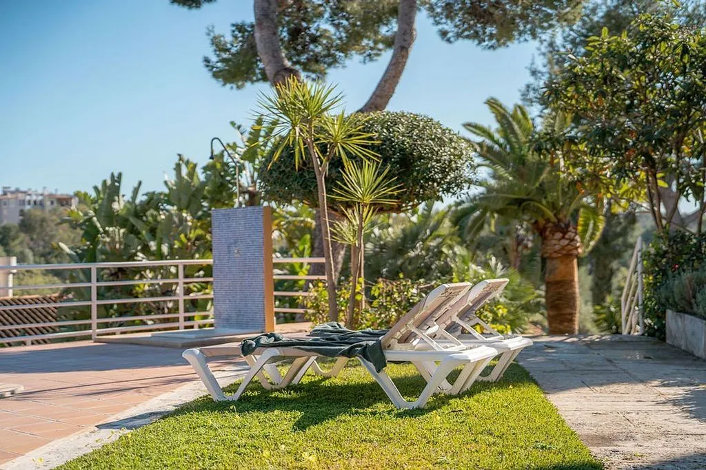 Aed - 3-Bed Apartment with Pool in Illetes