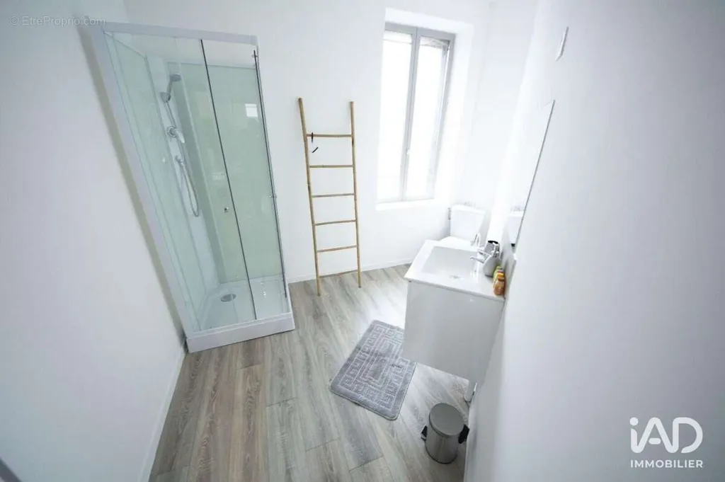 Bagni - Rental Property with Multiple Units in Saint-Quentin