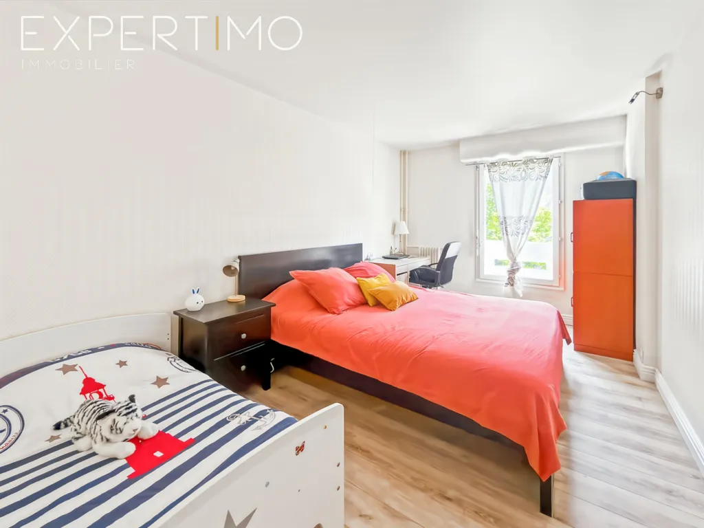 Chambres - Appartement 3 Pièces avec Balcon à Ermont