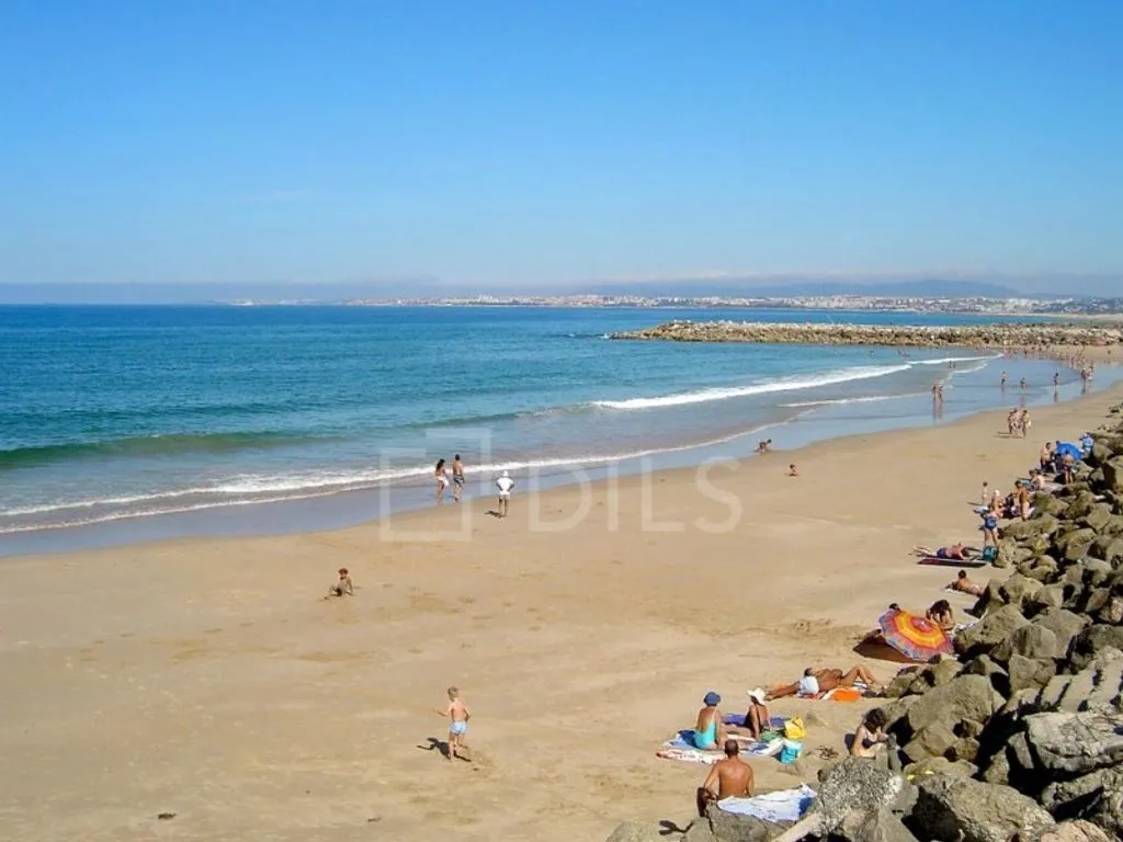 Luxury Flat with Garden in Aroeira, Almada