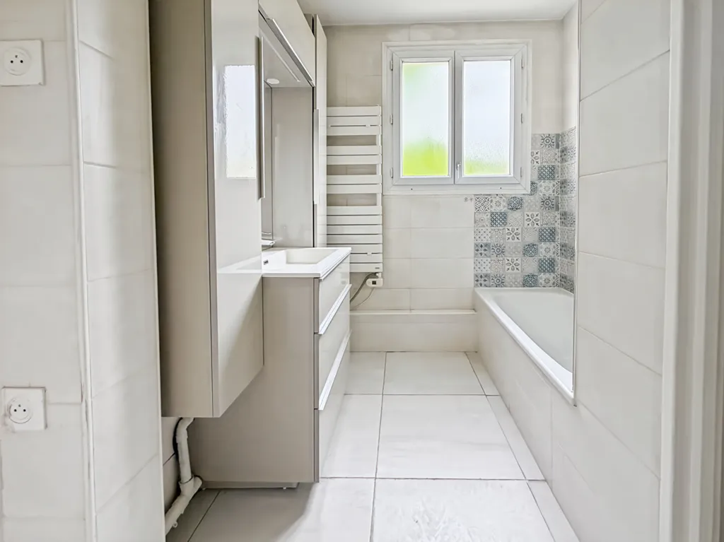 Salles de bain - Appartement 4 Pièces avec Balcon sur Parc à Orsay