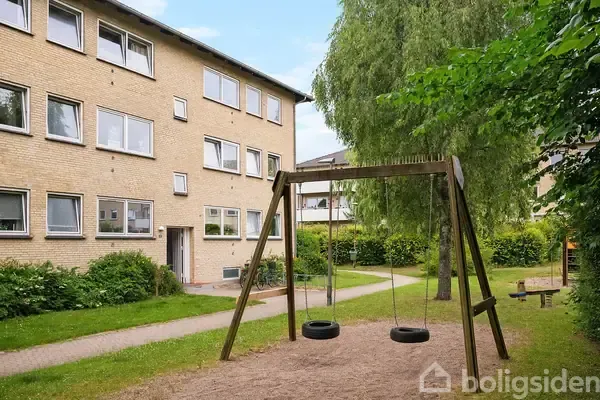 Aed - Apartment with South-Facing Garden in Taastrup