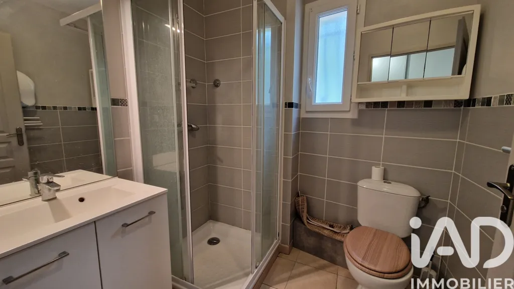 Vannitoad - Apartment with Terrace in Valensole
