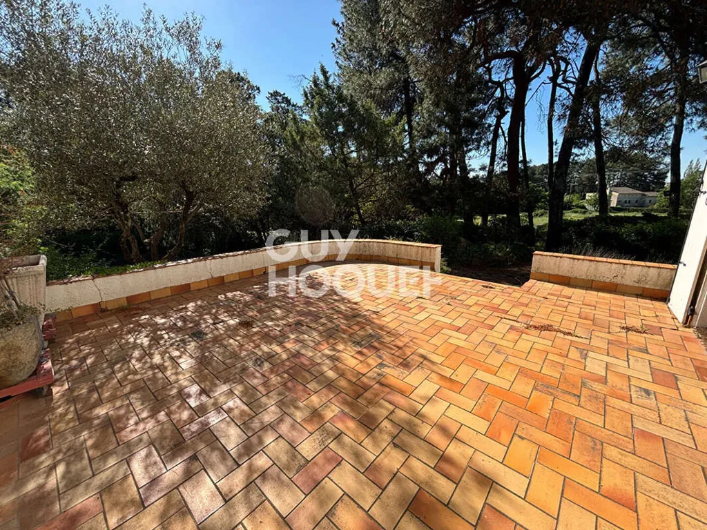 Terrasse - Maison d'Architecte avec Jardin à Ucel