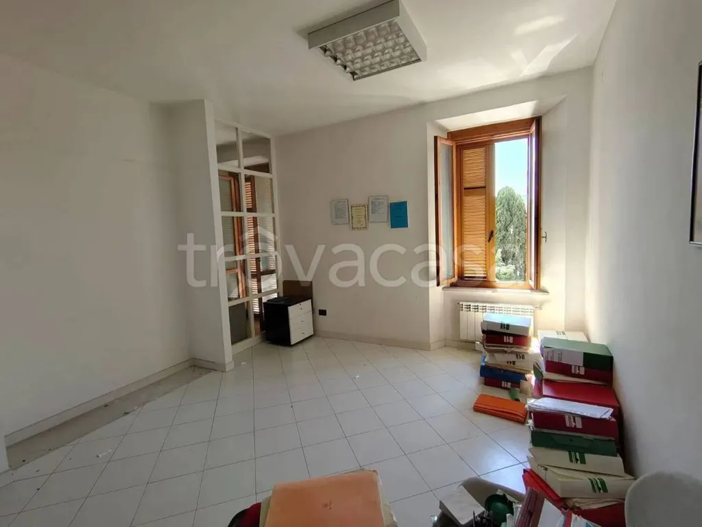 Bureau - Spacious Apartment with Balcony in Priverno