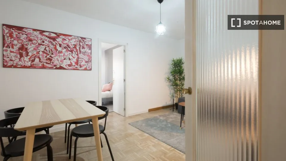 Salle à manger - Shared Flat with Retiro Park View in Madrid