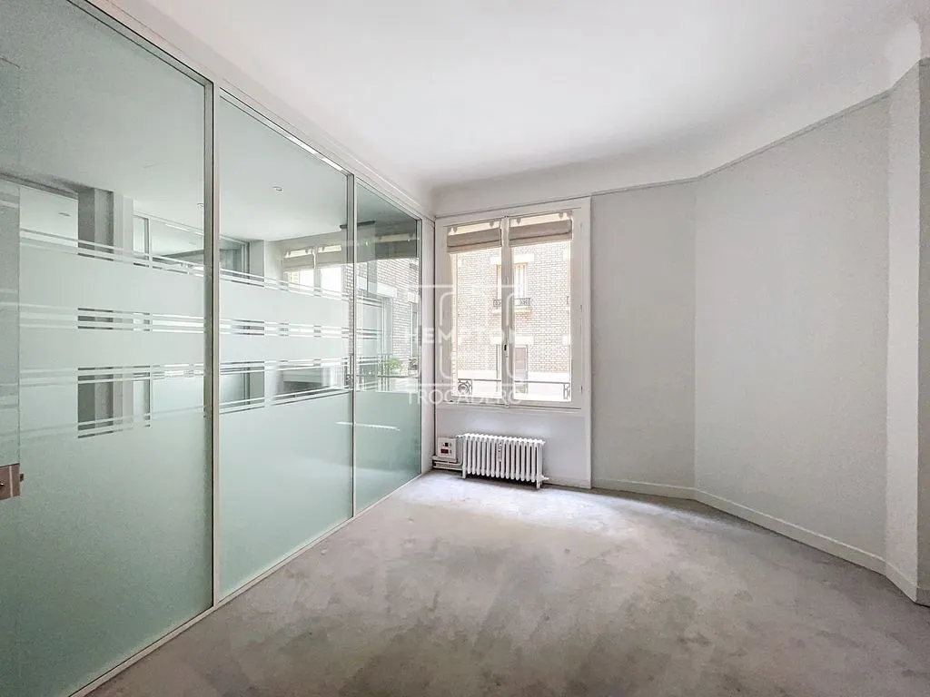 Toad - Luxury Duplex with Parking in La Muette, Paris