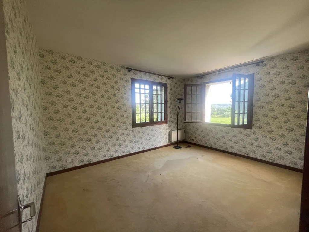 Chambres - Maison avec terrasse et dépendances à Salindres