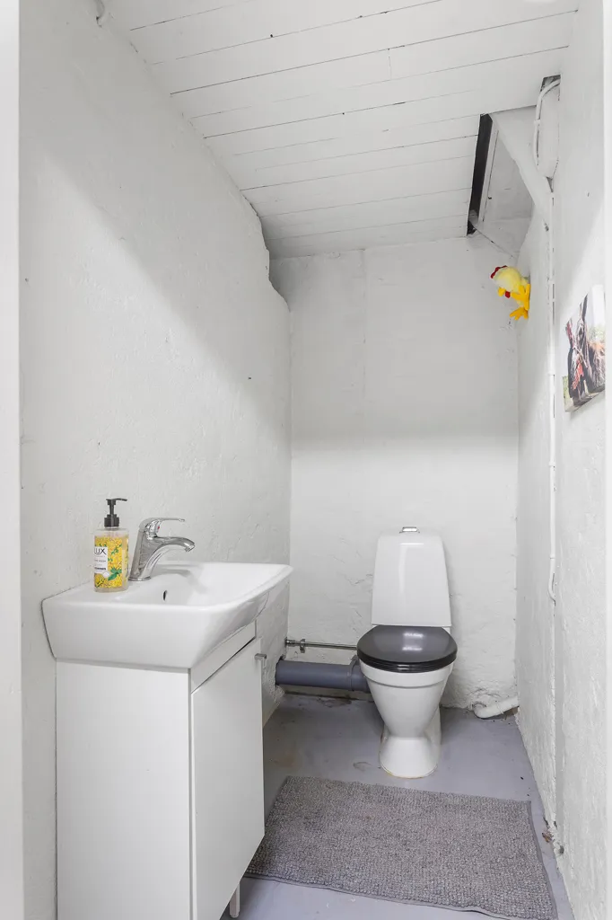 Bathrooms - 1-Storey Villa with Garden in Alberga