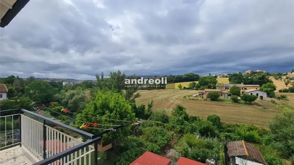 Balcon - Apartment with 3 Bedrooms in Jesi