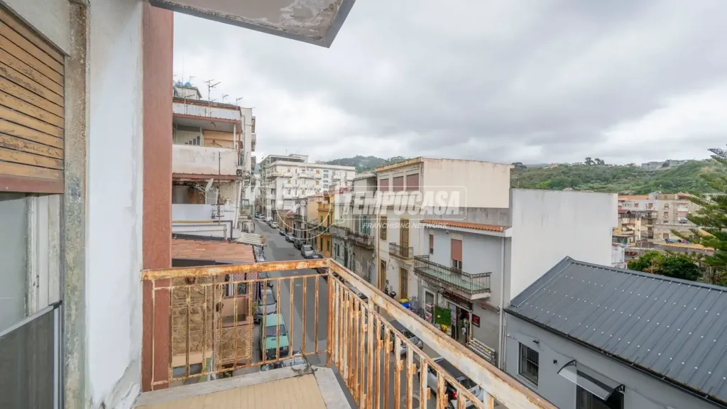 Balcon - Bright Trilocale with Balcony in Messina